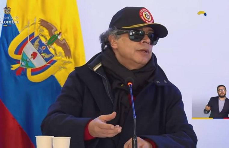 Que Ecuador explique los cargamentos de cocaína en barcos de negocios malolientes: Gustavo Petro